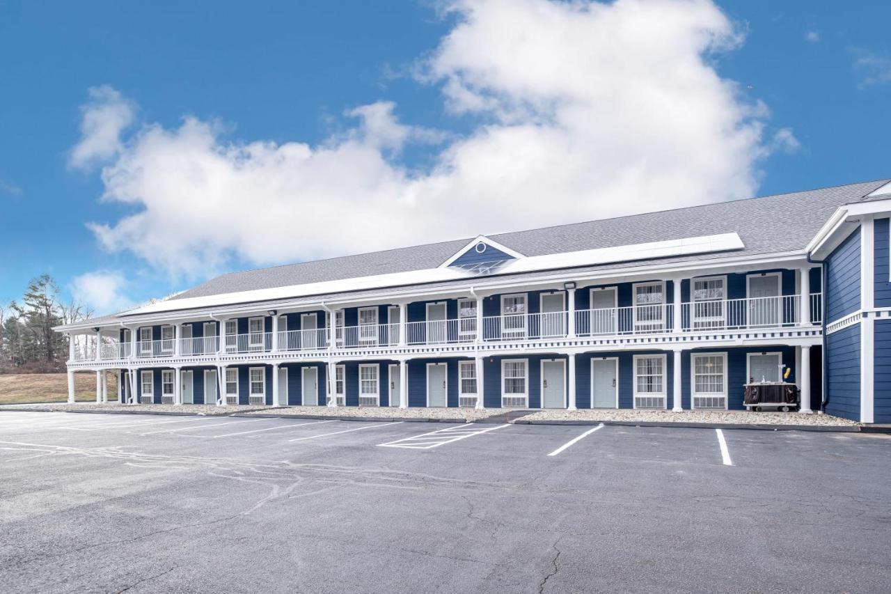 Hilltop Inn & Suites, Near Foxwoods Casino North Stonington Exterior photo