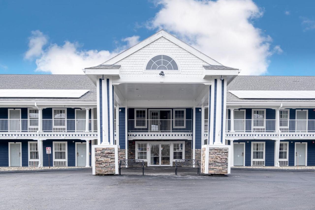 Hilltop Inn & Suites, Near Foxwoods Casino North Stonington Exterior photo
