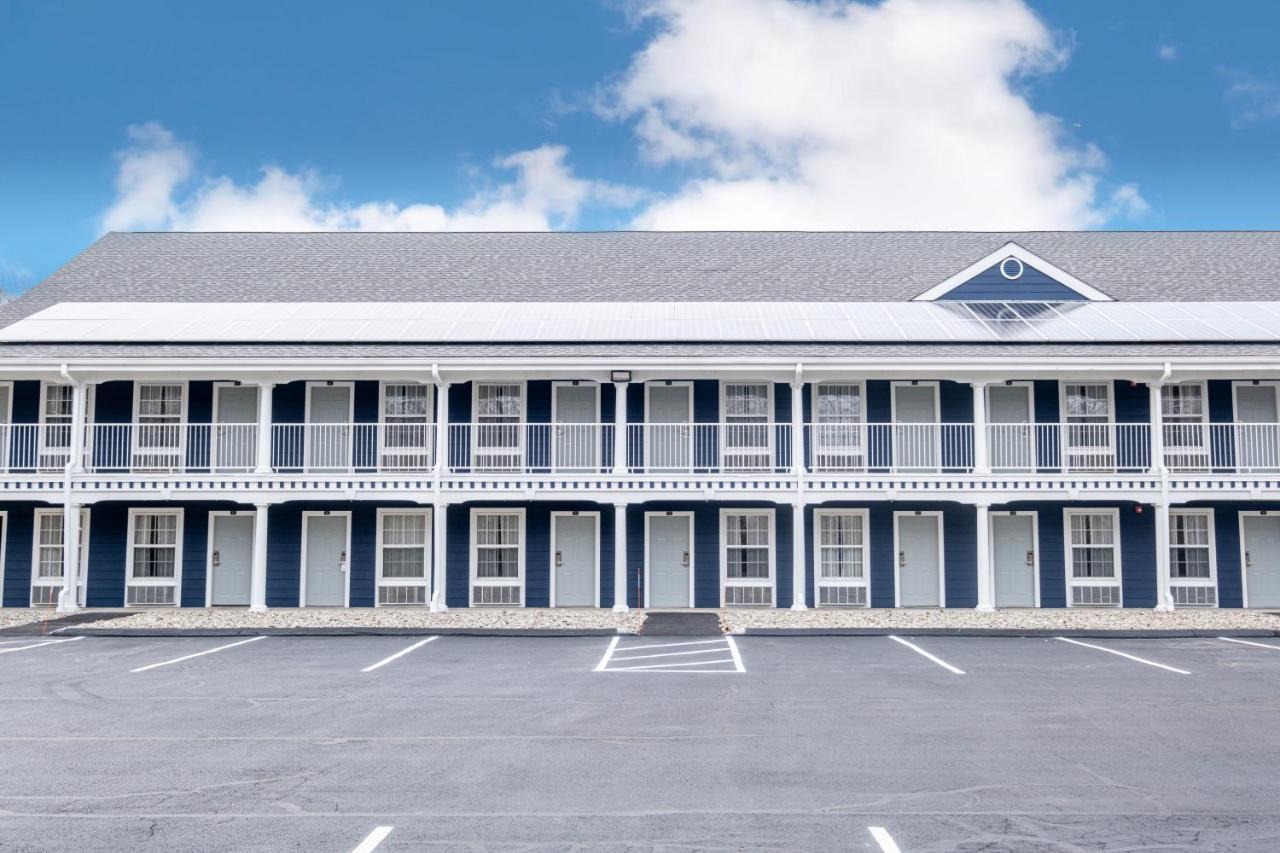 Hilltop Inn & Suites, Near Foxwoods Casino North Stonington Exterior photo
